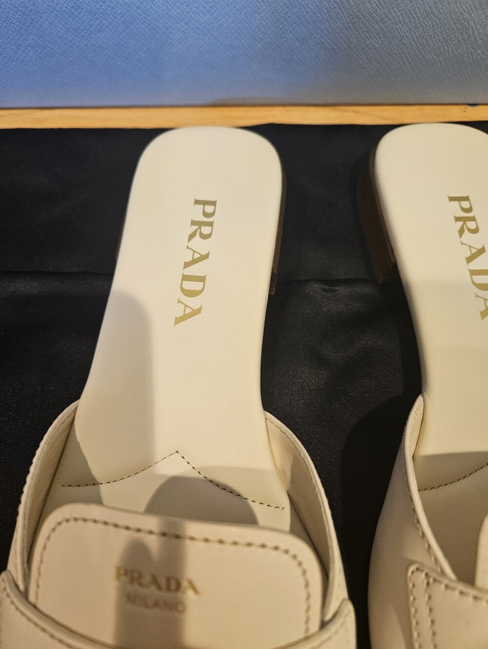 $1,100 Prada Leather Slide Sandals White Gold Logo-Stamp EU 38.5 US 8.5 BNIB - Picture 4 of 10
